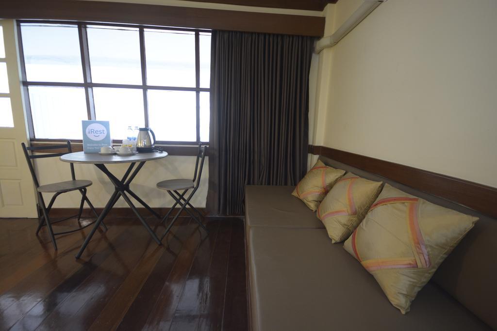 Irest Ao Nang Seafront Hostel Екстериор снимка