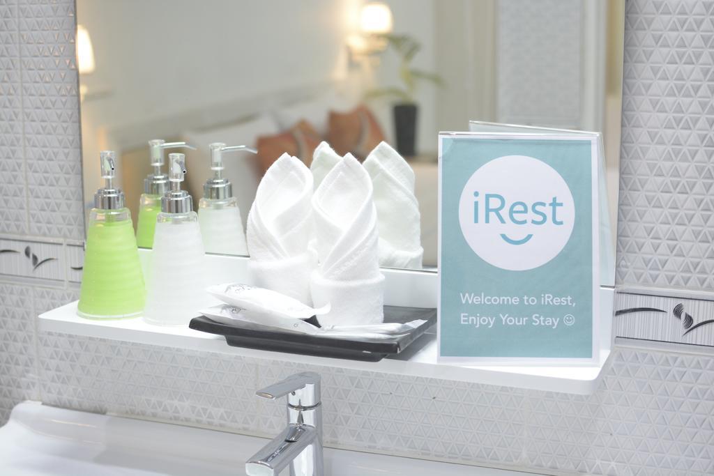 Irest Ao Nang Seafront Hostel Екстериор снимка
