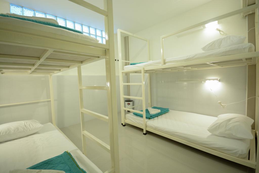 Irest Ao Nang Seafront Hostel Екстериор снимка