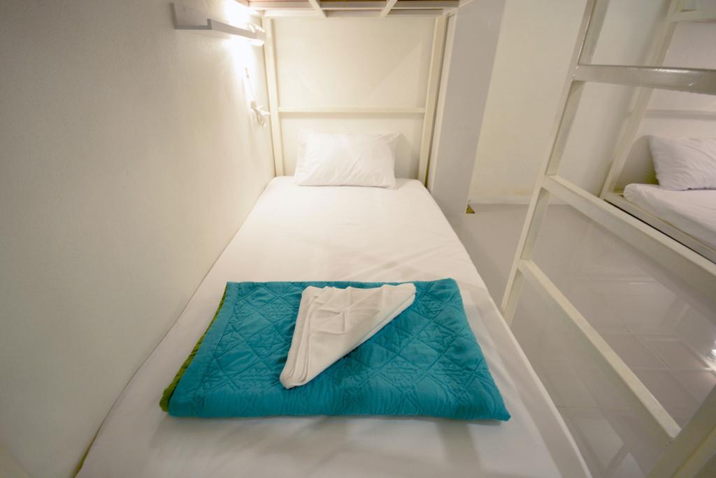Irest Ao Nang Seafront Hostel Екстериор снимка