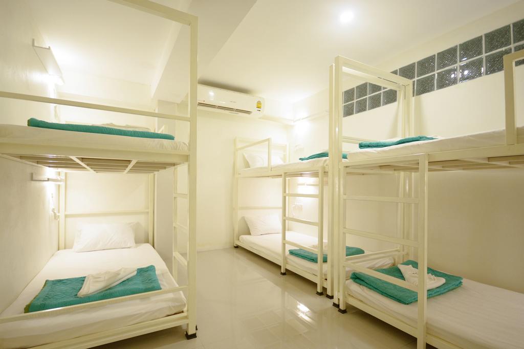 Irest Ao Nang Seafront Hostel Екстериор снимка