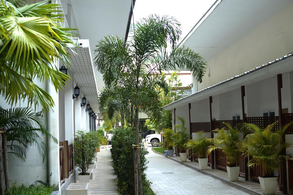 Irest Ao Nang Seafront Hostel Екстериор снимка