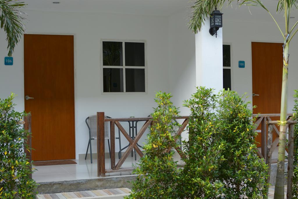 Irest Ao Nang Seafront Hostel Екстериор снимка