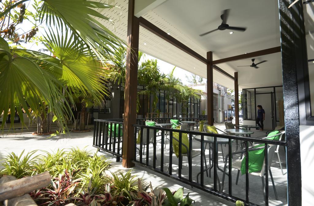 Irest Ao Nang Seafront Hostel Екстериор снимка