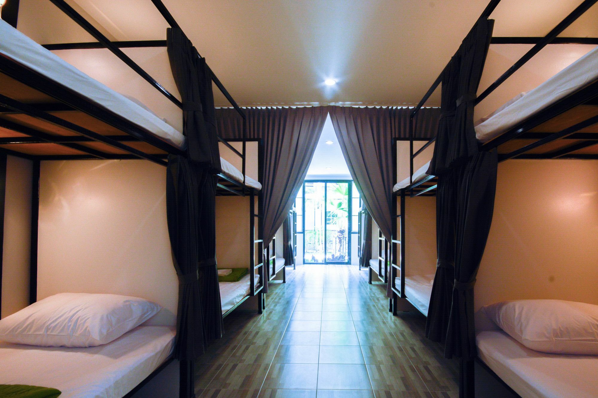Irest Ao Nang Seafront Hostel Екстериор снимка