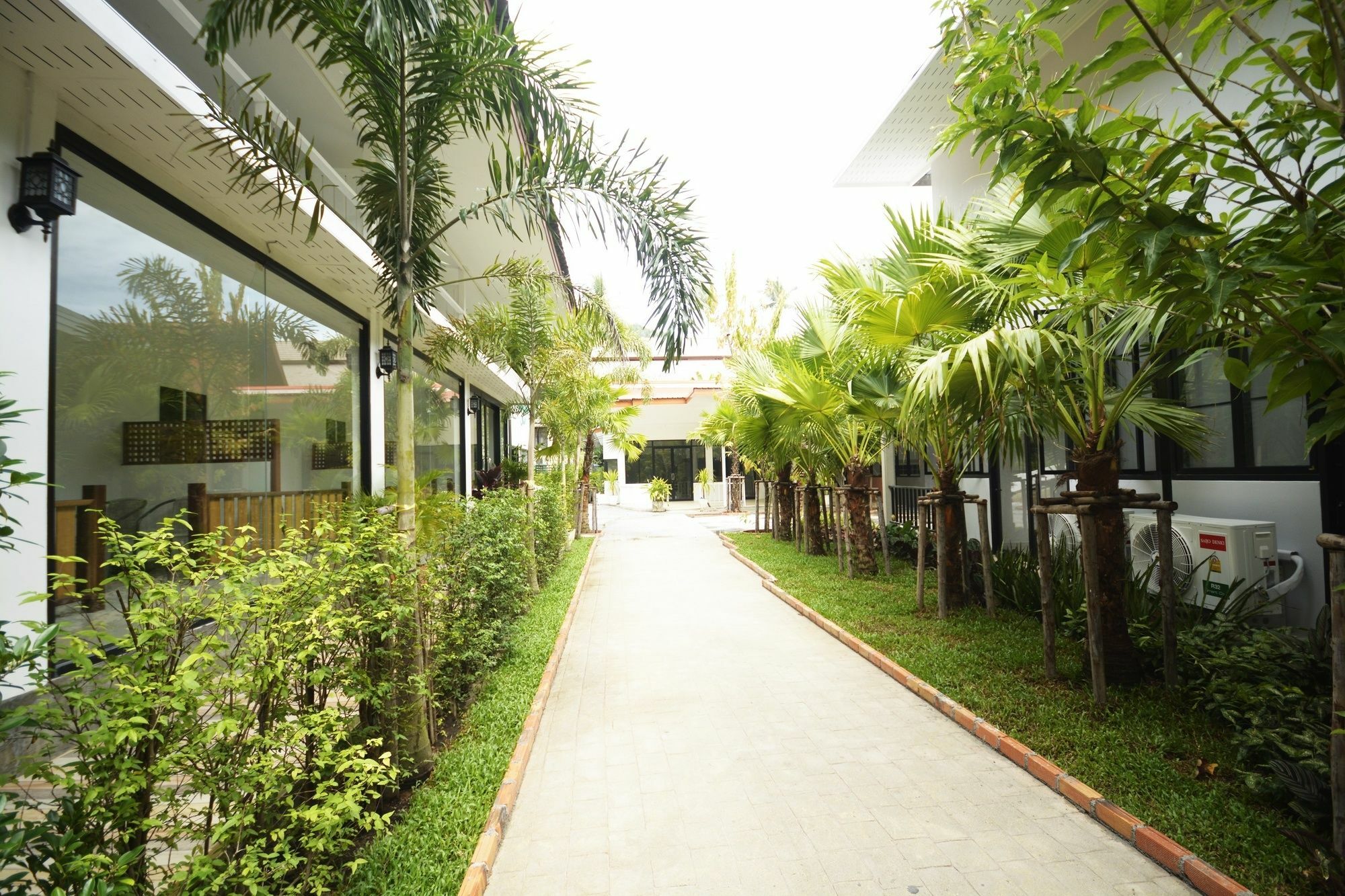 Irest Ao Nang Seafront Hostel Екстериор снимка