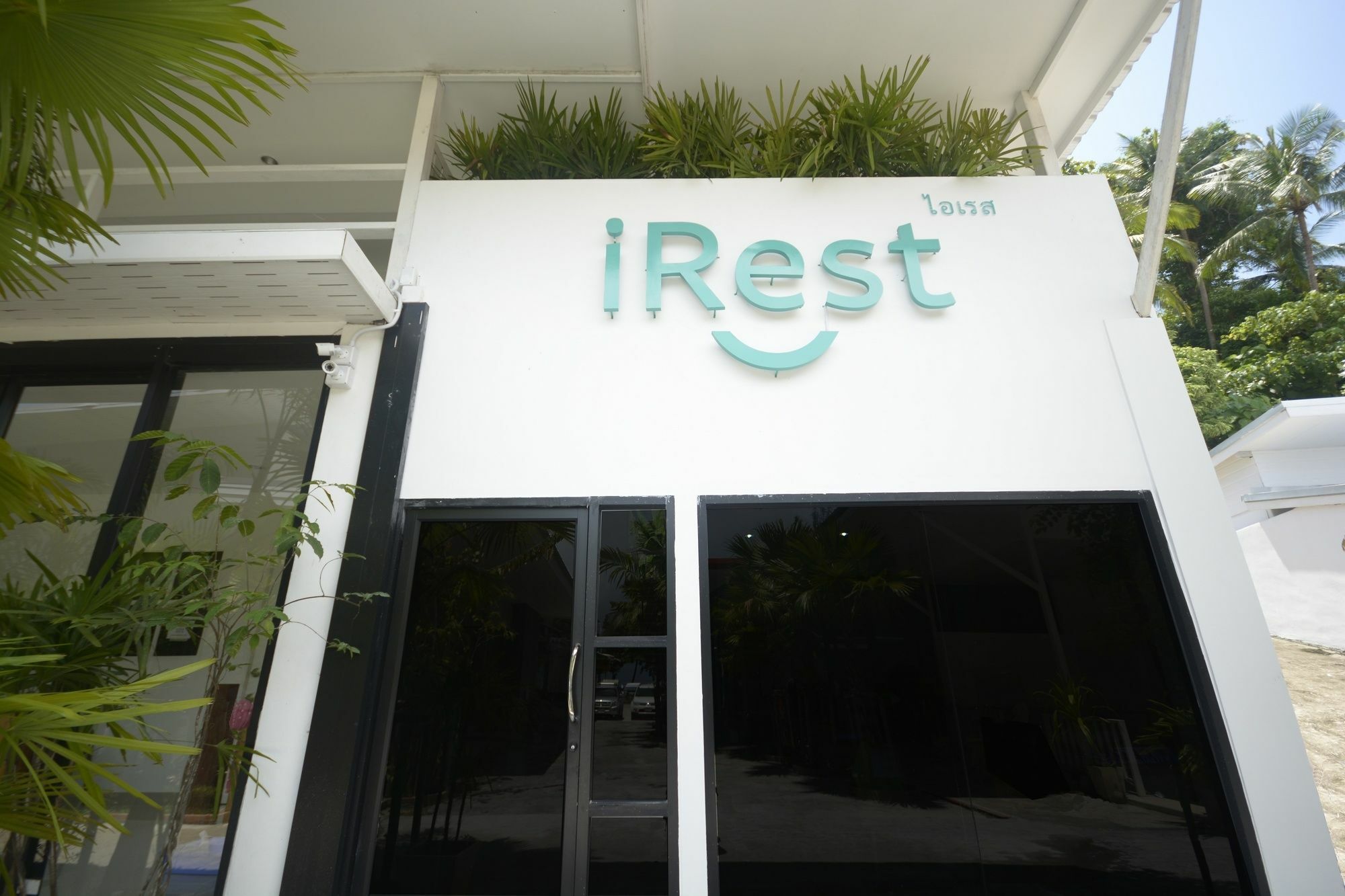 Irest Ao Nang Seafront Hostel Екстериор снимка