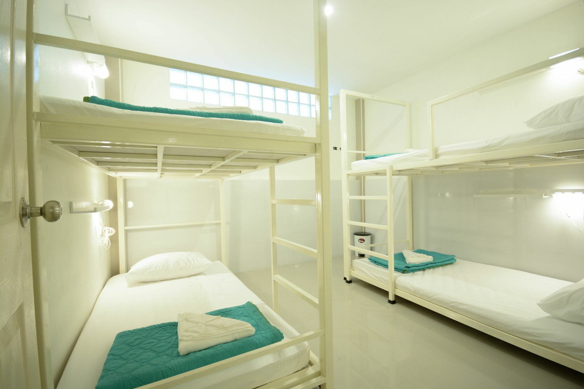 Irest Ao Nang Seafront Hostel Екстериор снимка
