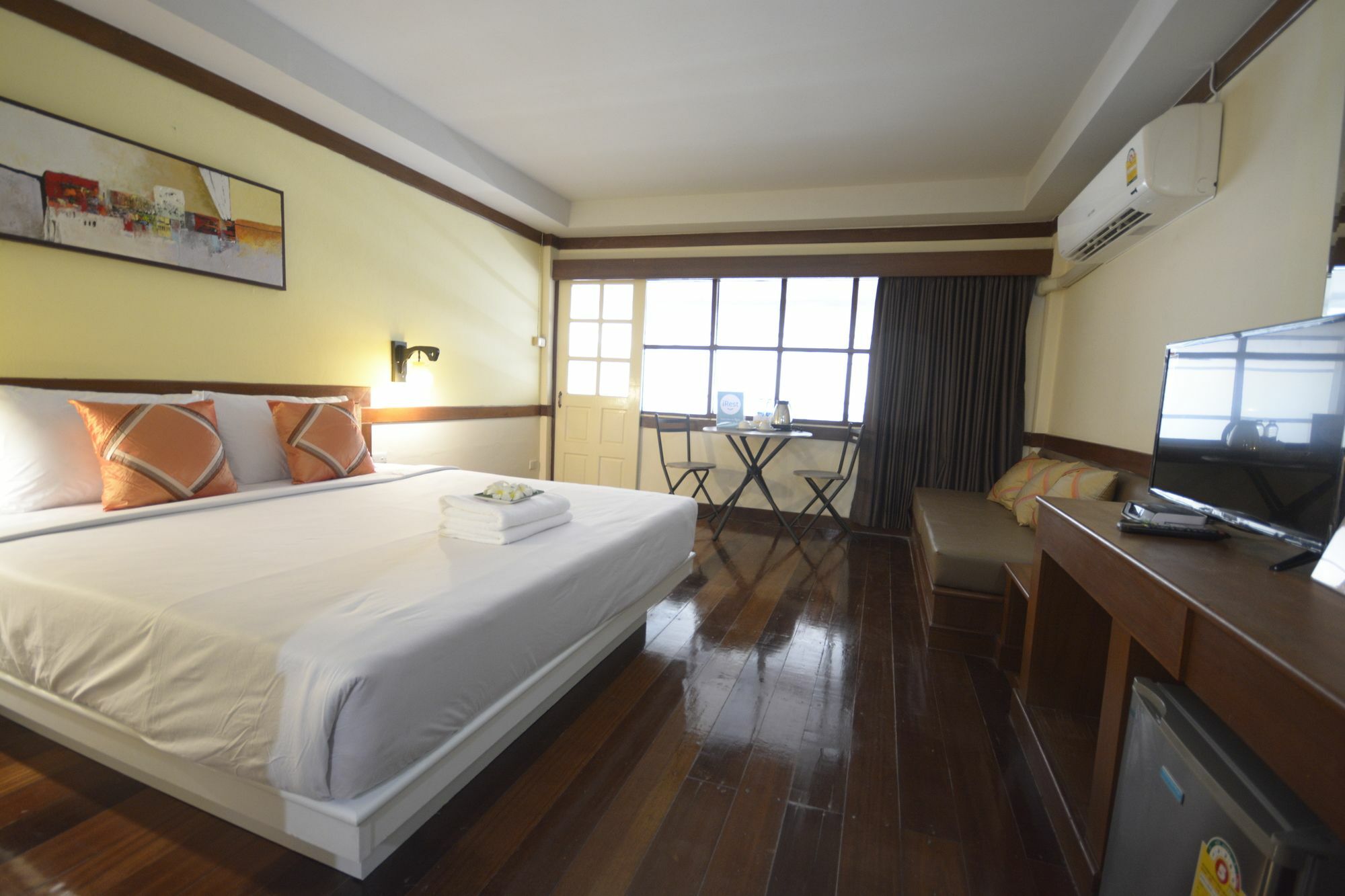 Irest Ao Nang Seafront Hostel Екстериор снимка
