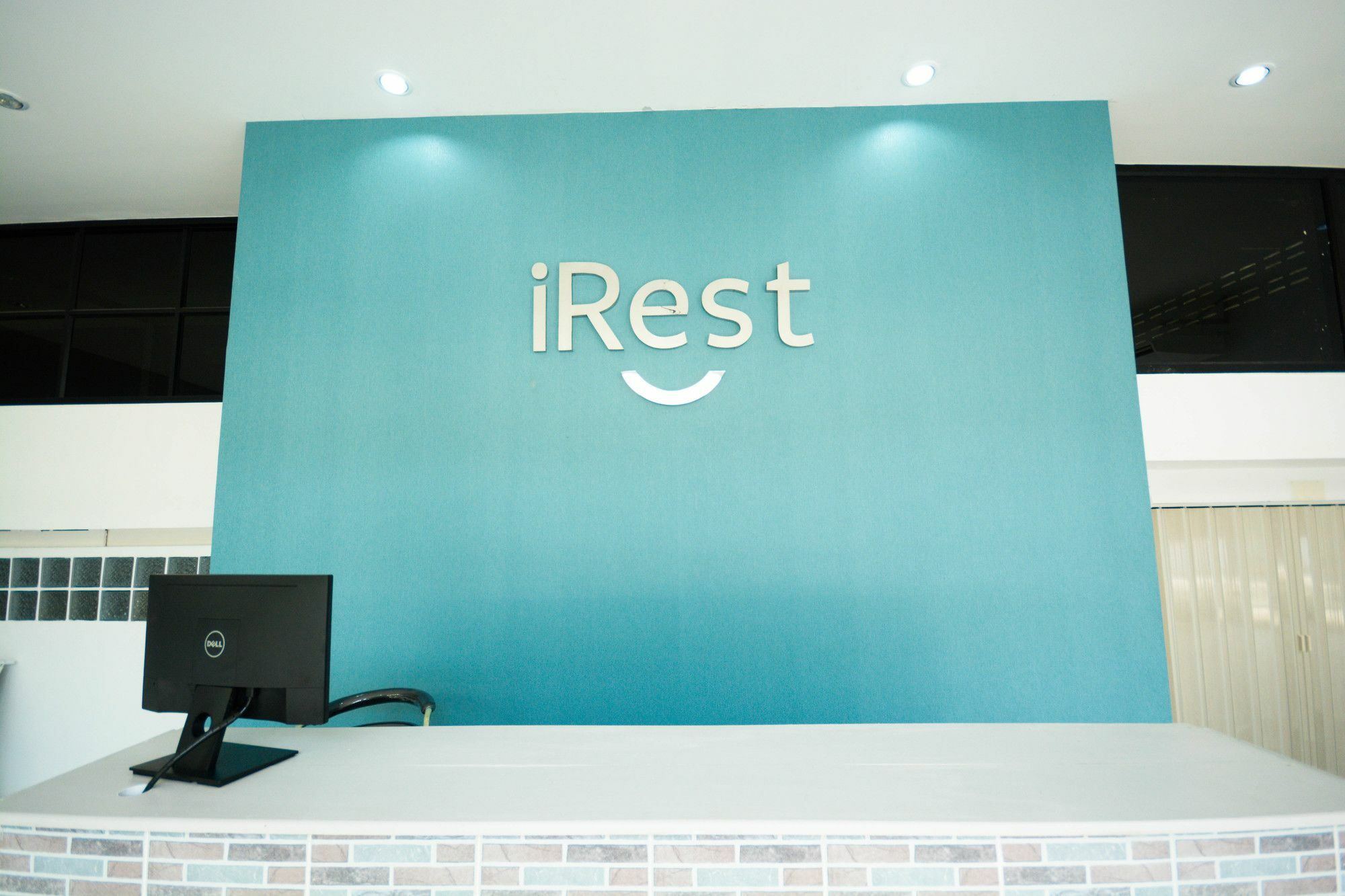 Irest Ao Nang Seafront Hostel Екстериор снимка