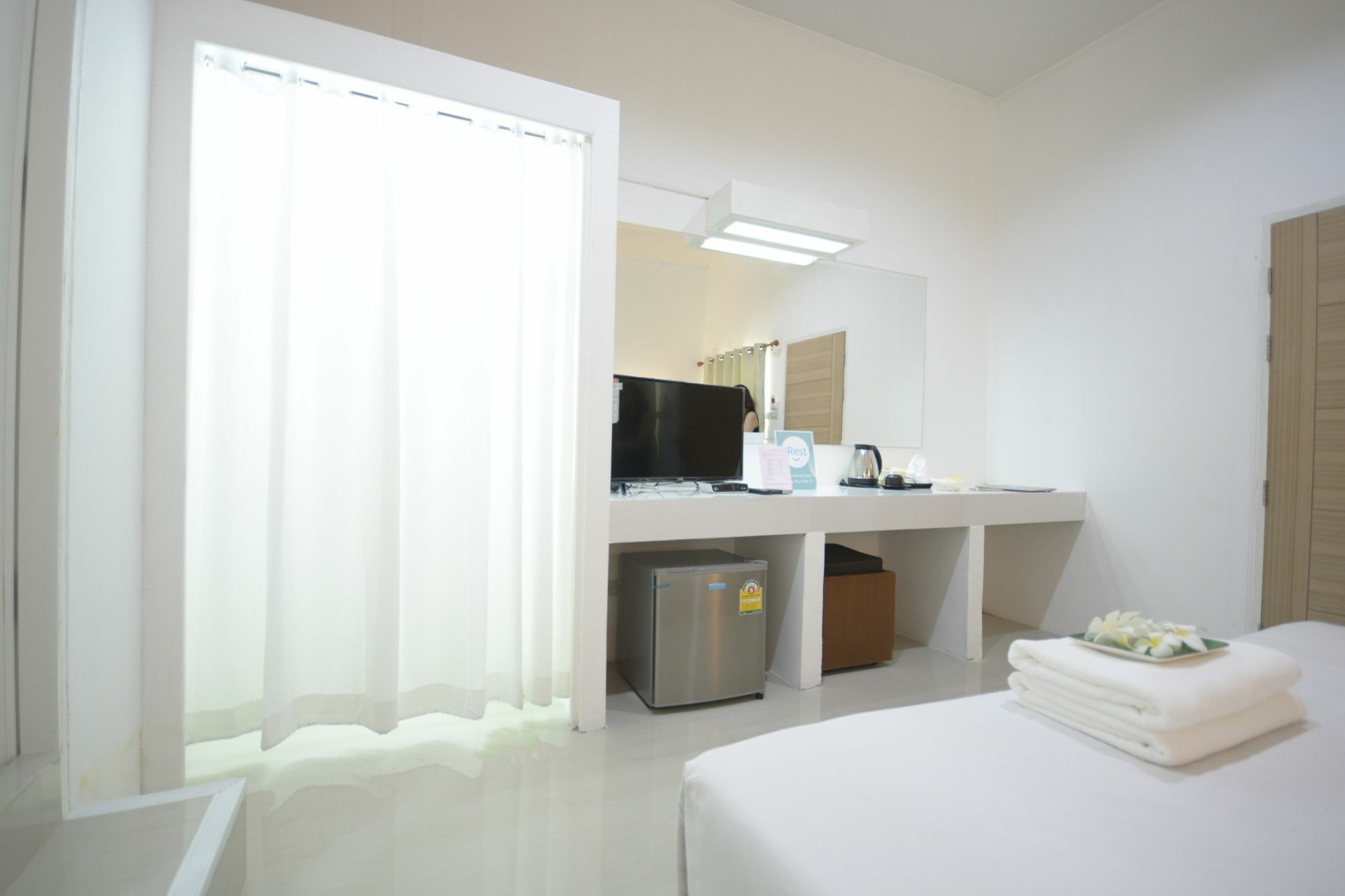 Irest Ao Nang Seafront Hostel Екстериор снимка